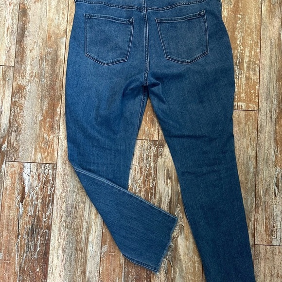 Old Navy Classic Boot Leg Jeans Classic Fit with Rae hem, size 14 - Picture 2 of 6